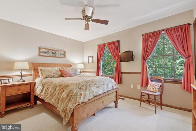 1825 WALNUT LN, Quakertown, PA 18951