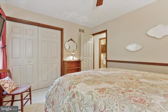 1825 WALNUT LN, Quakertown, PA 18951