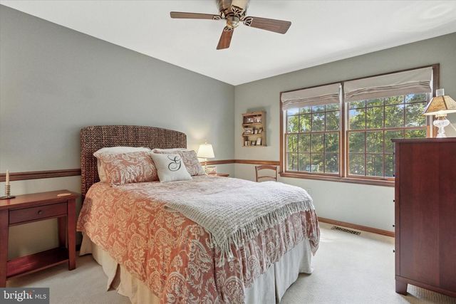 1825 WALNUT LN, Quakertown, PA 18951