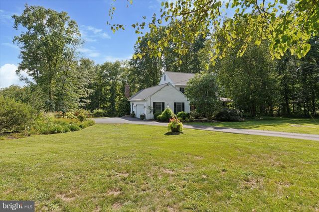 1825 WALNUT LN, Quakertown, PA 18951