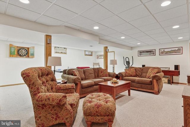 1825 WALNUT LN, Quakertown, PA 18951