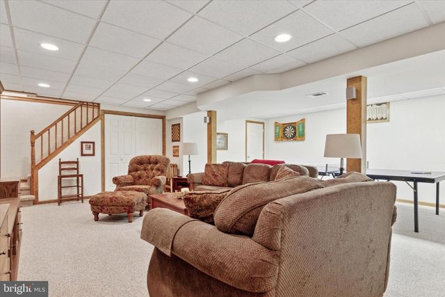 1825 WALNUT LN, Quakertown, PA 18951