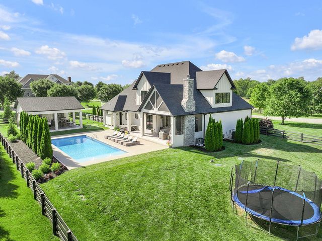 127 Meadow Ridge Drive, Nicholasville, KY 40356