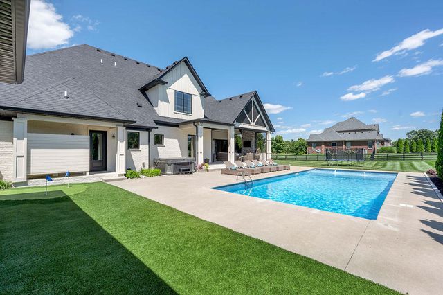 127 Meadow Ridge Drive, Nicholasville, KY 40356