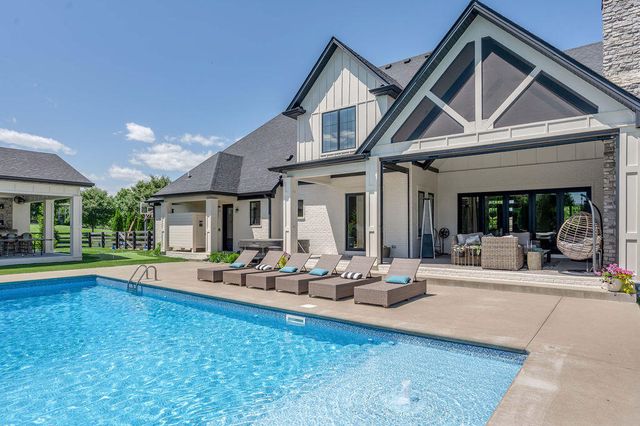 127 Meadow Ridge Drive, Nicholasville, KY 40356