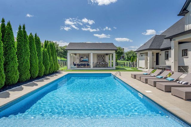 127 Meadow Ridge Drive, Nicholasville, KY 40356