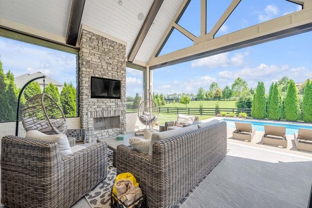 127 Meadow Ridge Drive, Nicholasville, KY 40356