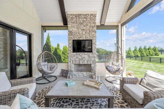 127 Meadow Ridge Drive, Nicholasville, KY 40356