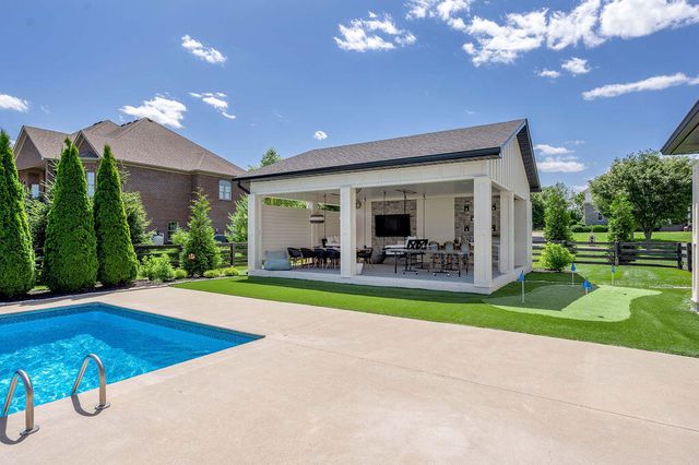 127 Meadow Ridge Drive, Nicholasville, KY 40356