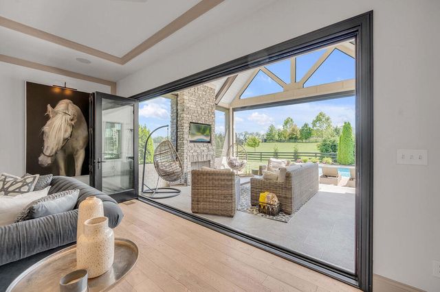 127 Meadow Ridge Drive, Nicholasville, KY 40356