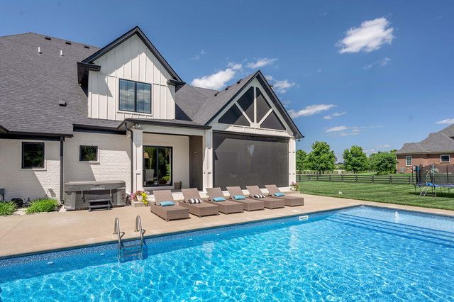 127 Meadow Ridge Drive, Nicholasville, KY 40356