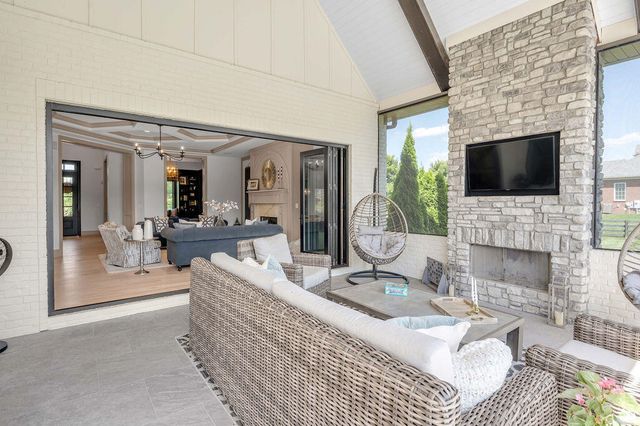 127 Meadow Ridge Drive, Nicholasville, KY 40356