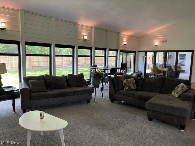 607 Castle Boulevard, Akron, OH 44313