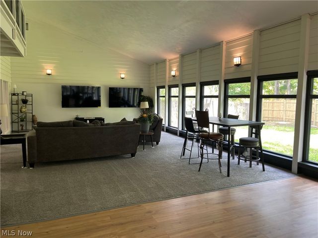 607 Castle Boulevard, Akron, OH 44313