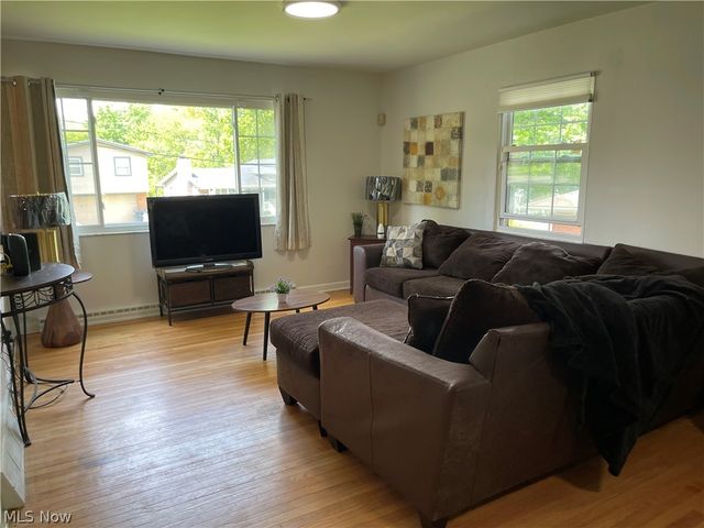 607 Castle Boulevard, Akron, OH 44313