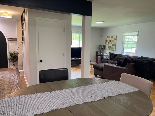 607 Castle Boulevard, Akron, OH 44313