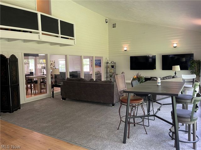 607 Castle Boulevard, Akron, OH 44313