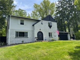 607 Castle Boulevard, Akron, OH 44313