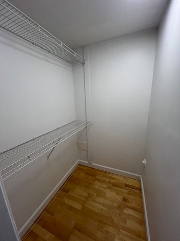 2426 N Kennicott Drive 1B, Arlington Heights, IL 60004