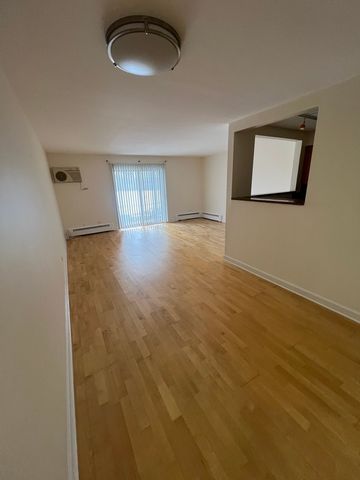 2426 N Kennicott Drive 1B, Arlington Heights, IL 60004