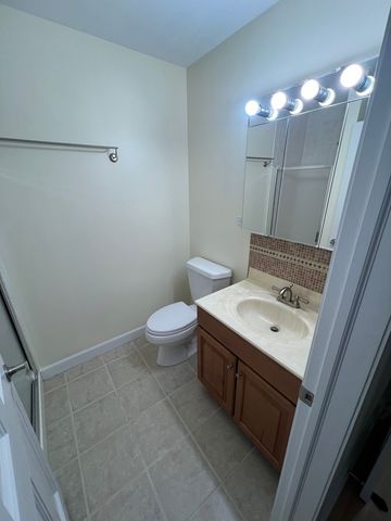 2426 N Kennicott Drive 1B, Arlington Heights, IL 60004