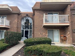 2426 N Kennicott Drive 1B, Arlington Heights, IL 60004