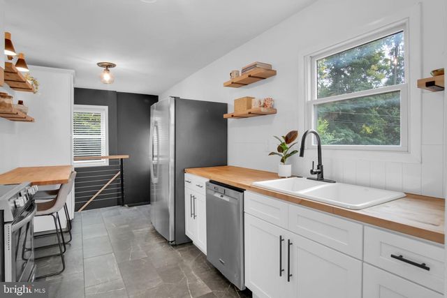 1176 KINGSLEY RD, Camp Hill, PA 17011