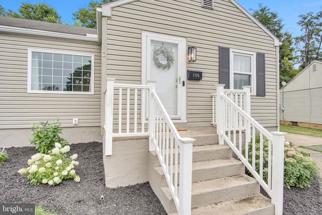 1176 KINGSLEY RD, Camp Hill, PA 17011