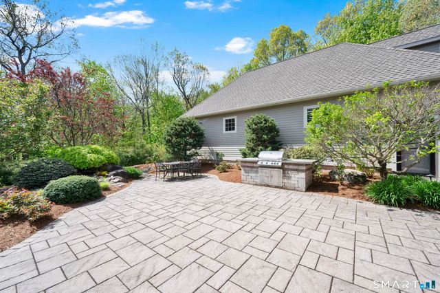 24 Ellridge Place, Ellington, CT 06029
