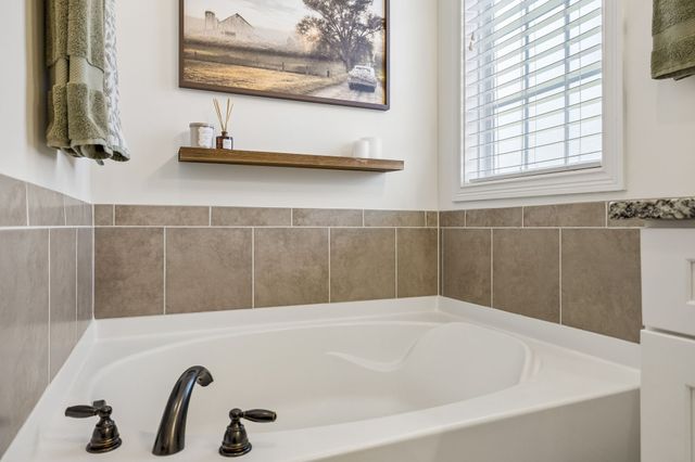 204 Liam Ct, Clarksville, TN 37043