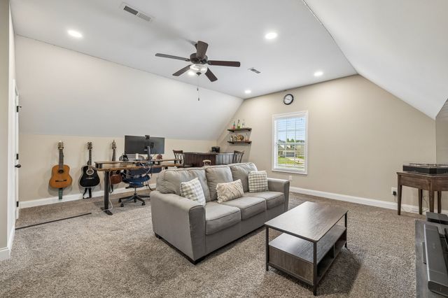 204 Liam Ct, Clarksville, TN 37043
