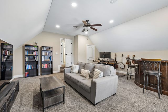 204 Liam Ct, Clarksville, TN 37043