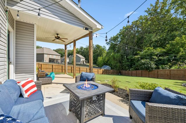 204 Liam Ct, Clarksville, TN 37043