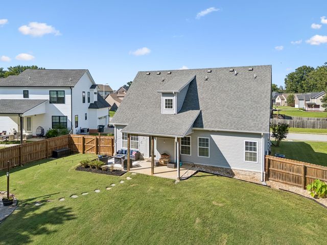 204 Liam Ct, Clarksville, TN 37043