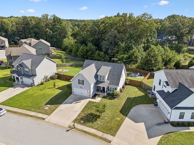 204 Liam Ct, Clarksville, TN 37043