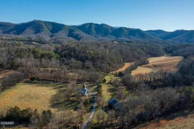 2234 Green Acres Circle, Sevierville, TN 37862