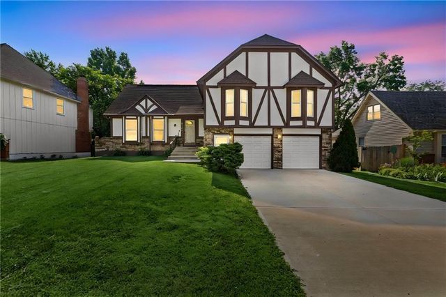 10245 Haskins Street, Overland Park, KS 66215