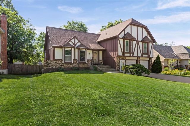 10245 Haskins Street, Overland Park, KS 66215