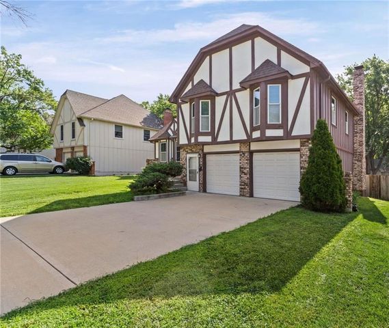 10245 Haskins Street, Overland Park, KS 66215