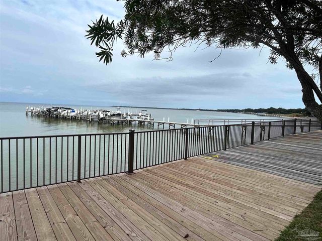 40 Baybridge Dr J, Gulf Breeze, FL 32561