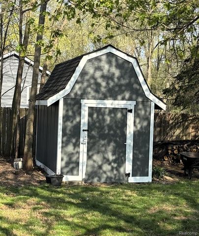 2515 Melvin Avenue, Rochester Hills, MI 48307