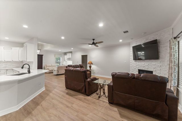 9021 Water Crest Ct Court, Montgomery, TX 77316