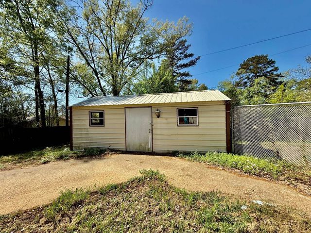 1525 Duncan Dr., Henderson, TX 75654