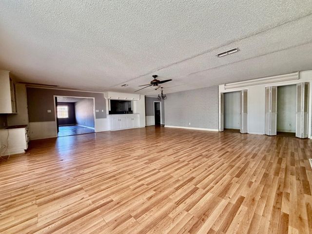 1525 Duncan Dr., Henderson, TX 75654