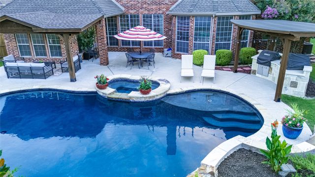901 Woodcliff Drive, Mckinney, TX 75072
