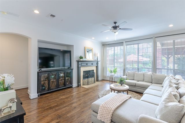 901 Woodcliff Drive, Mckinney, TX 75072