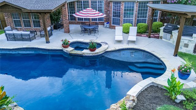 901 Woodcliff Drive, Mckinney, TX 75072