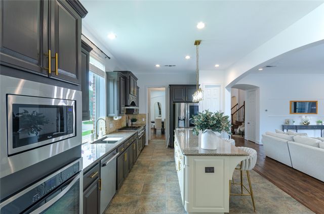 901 Woodcliff Drive, Mckinney, TX 75072