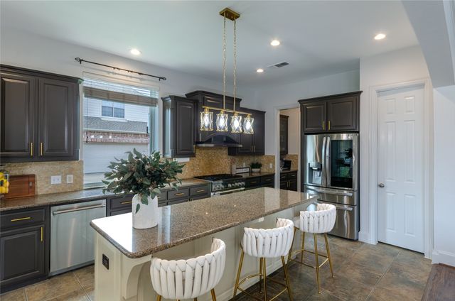 901 Woodcliff Drive, Mckinney, TX 75072