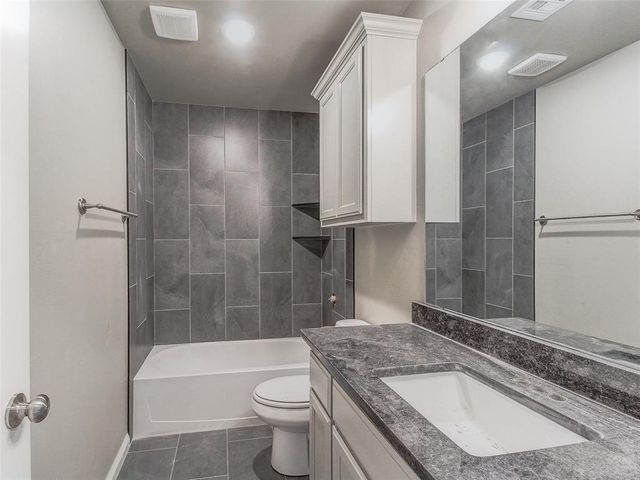 8681 Oak Tree Circle, Edmond, OK 73025